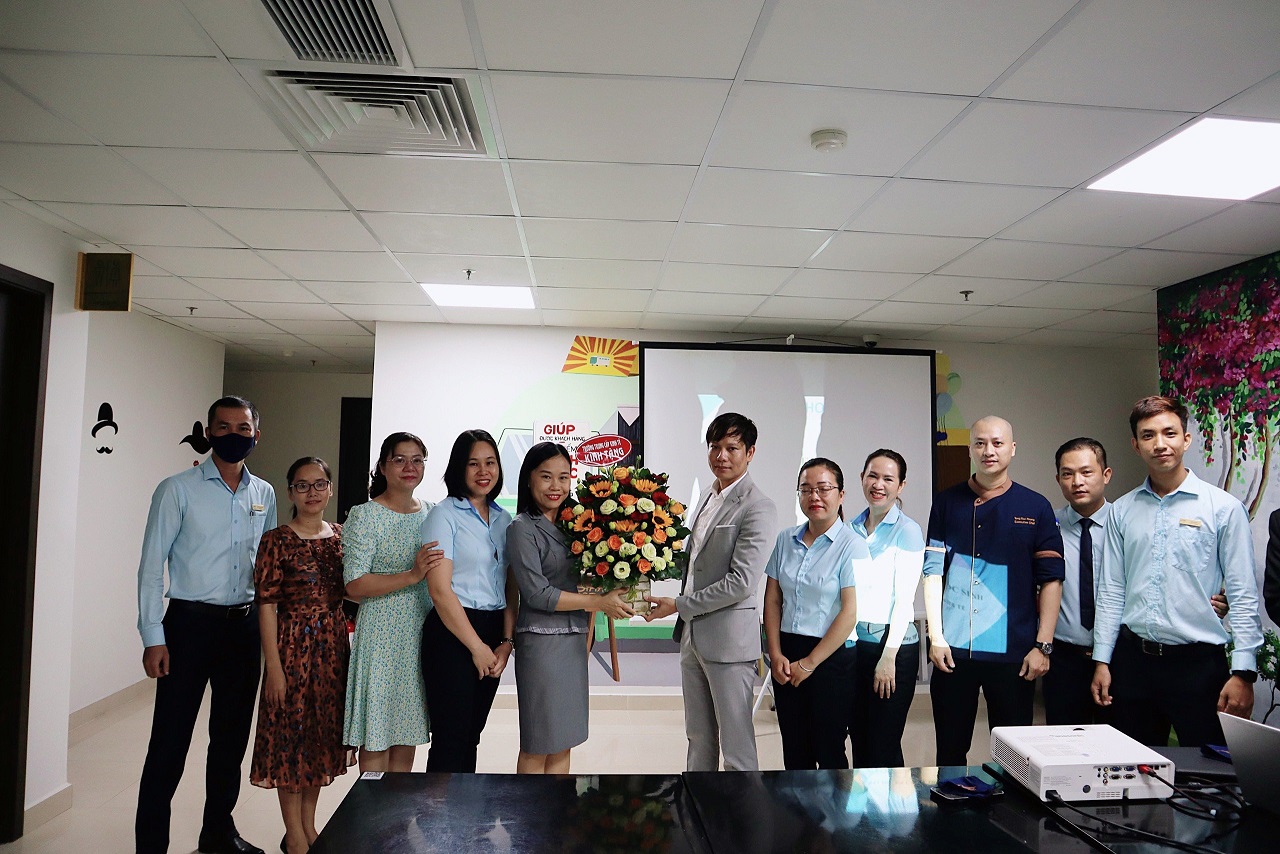 bầu cua tôm cá đổi thưởng uy tín
ánh Hòa đưa học sinh đi thực tập tại Khánh sạn Potique Nha Trang