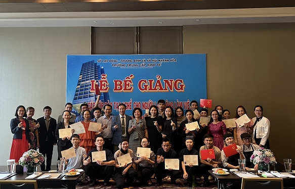 bầu cua tôm cá đổi thưởng uy tín
ánh Hòa: bế giảng lớp đào tạo nghề cho người lao động đang làm việc tại Khách sạn Intercontinental Nha Trang