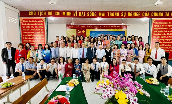 bầu cua tôm cá đổi thưởng uy tín
ánh Hòa tổ chức kỷ niệm 41 năm ngày nhà giáo Việt Nam 20-11